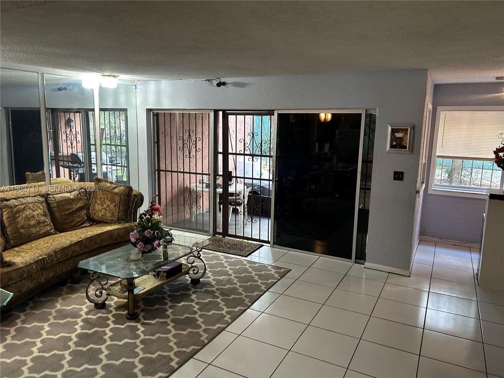 3+1 Mülk — 1653 NW 58th Ave #14