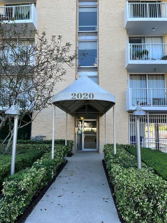 2-bedroom Condo — 2020 NE 135th St APT 609