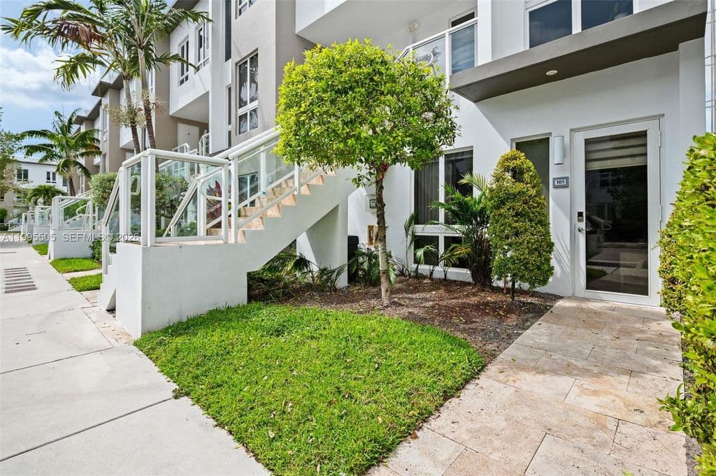 3-bedroom Condo — 10305 NW 63rd Ter APT 105