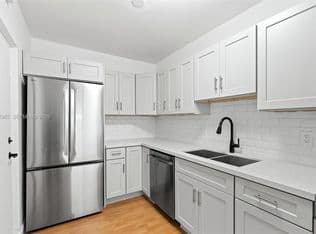 3+1 Condo — 1880 S Treasure Dr APT 3D, North Bay Village, 33141
