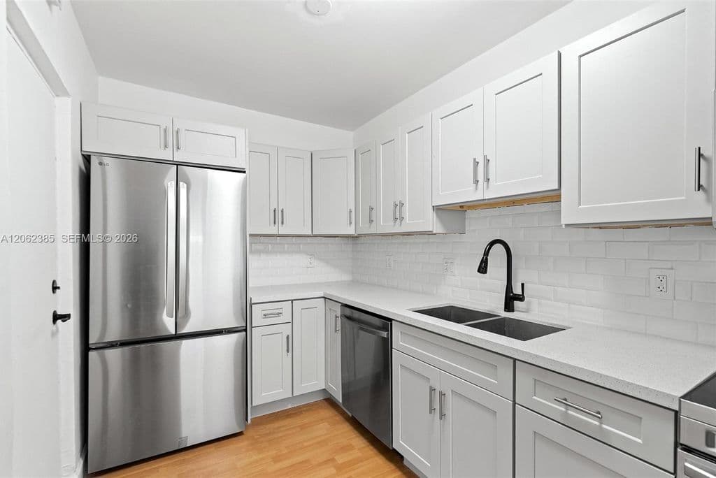 3+1 Condo — 1880 S Treasure Dr APT 3D
