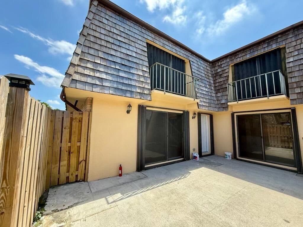 2-bedroom Property — 79 Lake Arbor Drive #79
