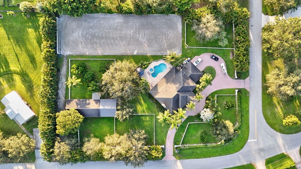 7+1 Müstakil ev — 14950 Roan Court
