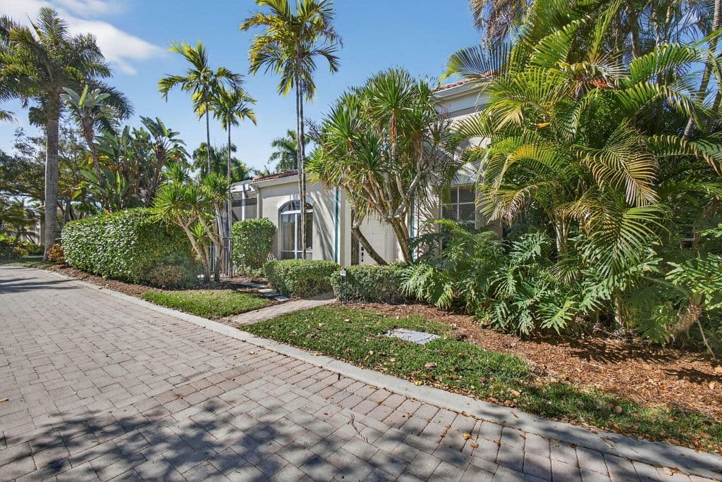 3+1 Mülk — 7671 Dahlia Court