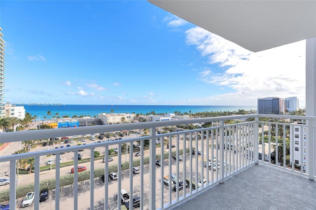 2-bedroom Condo — 200 S Birch Rd APT 1015