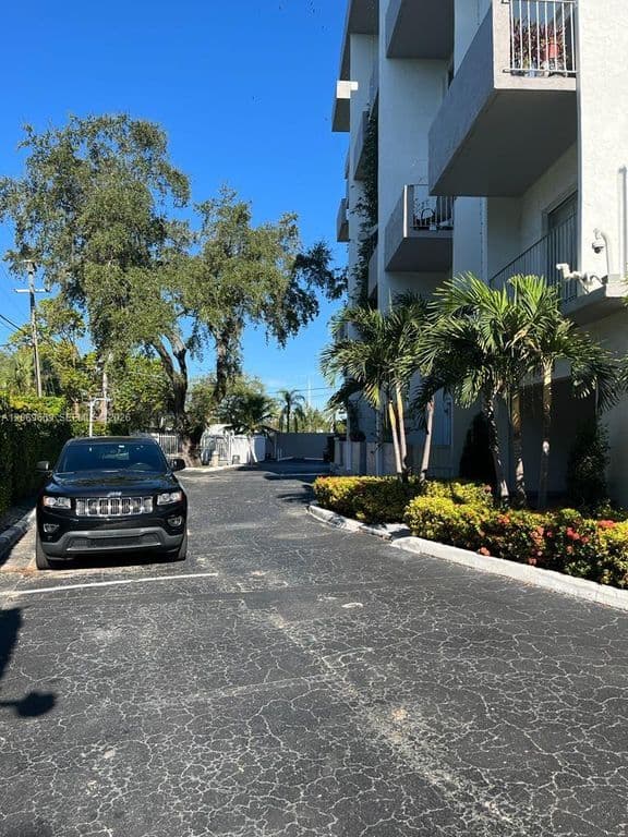 2-bedroom Condo — 2020 NE 135th St APT 609