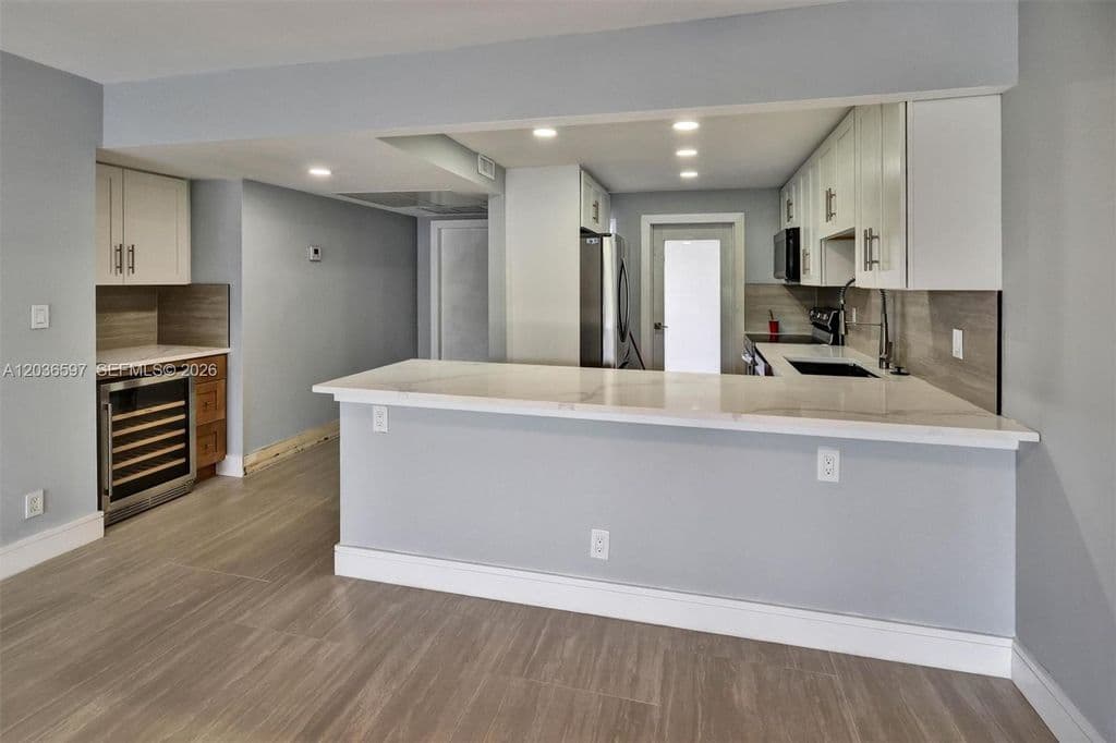 2-bedroom Condo — 2940 N Course Dr APT 311