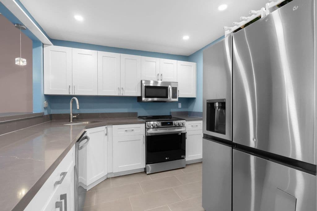 1+1 Condo — 1600 S Ocean Drive #PHC