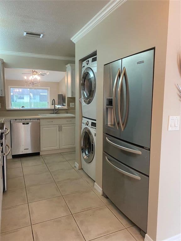 3+1 Mülk — 803 SW 119th Way