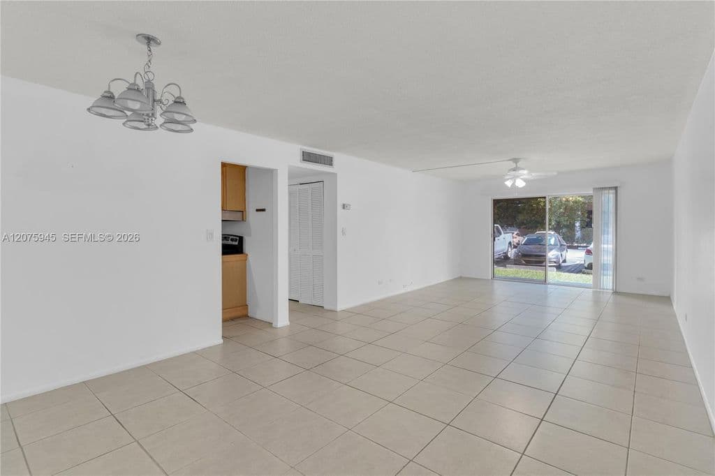 2+1 Condo — 8101 SW 72nd Ave APT 123W