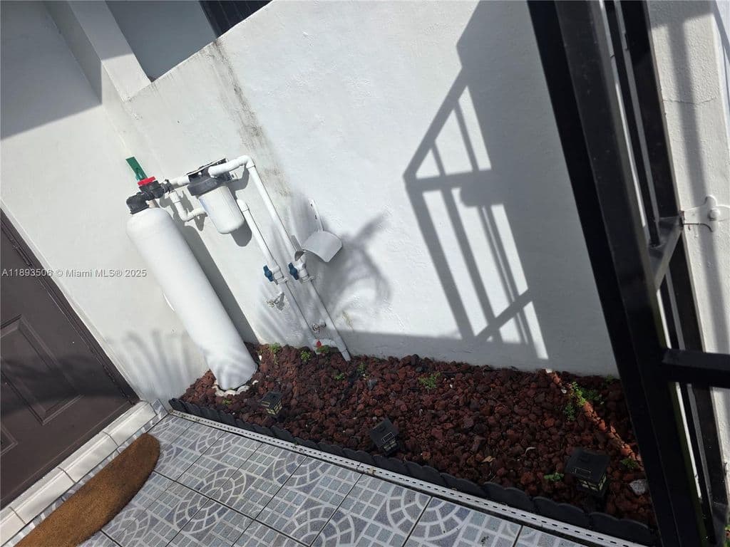 2-bedroom Condo — 8000 SW 152nd Ave APT 115