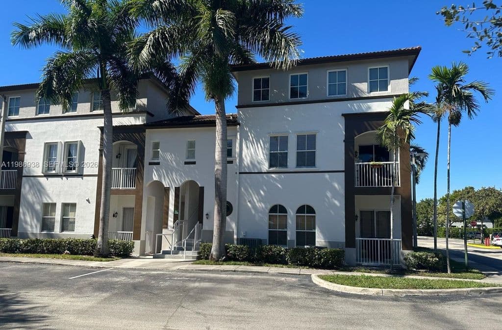 3+1 Mülk — 4331 SW 160th Ave APT 218