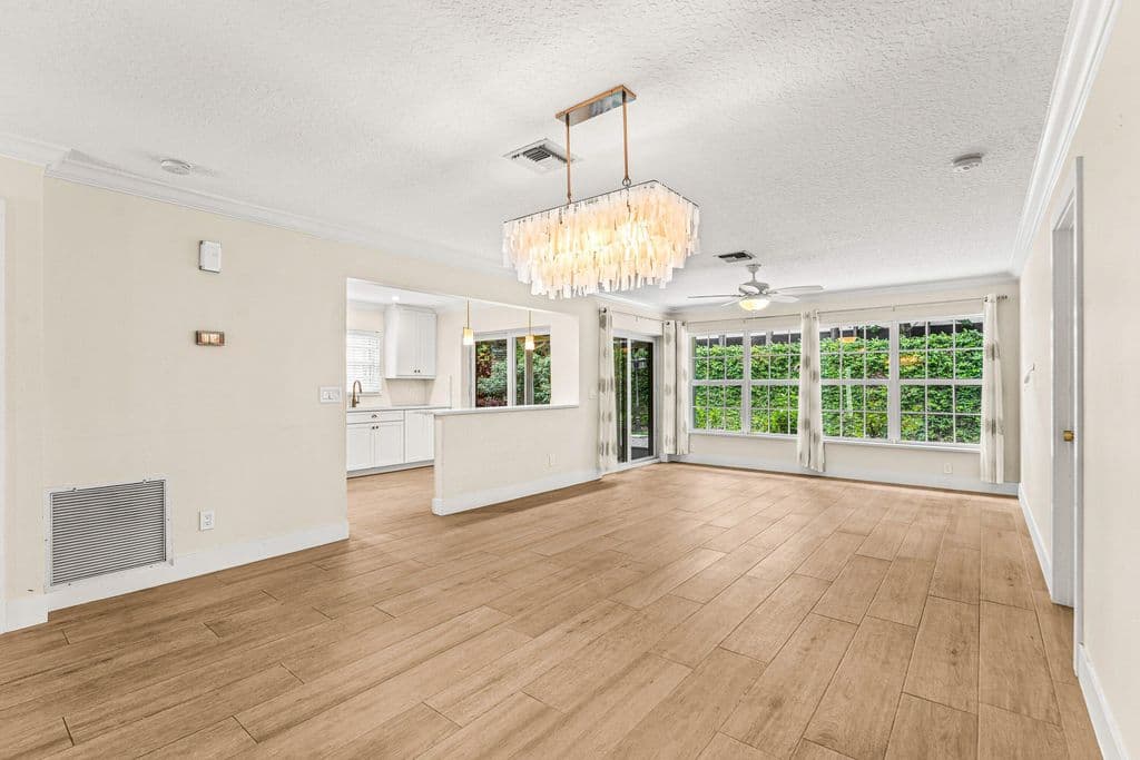 3-bedroom Single-Family Home — 226 Moccasin Trail W