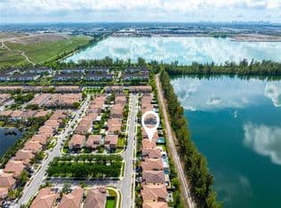 4+1 Müstakil ev — 9890 NW 86th Ter, Doral, 33178