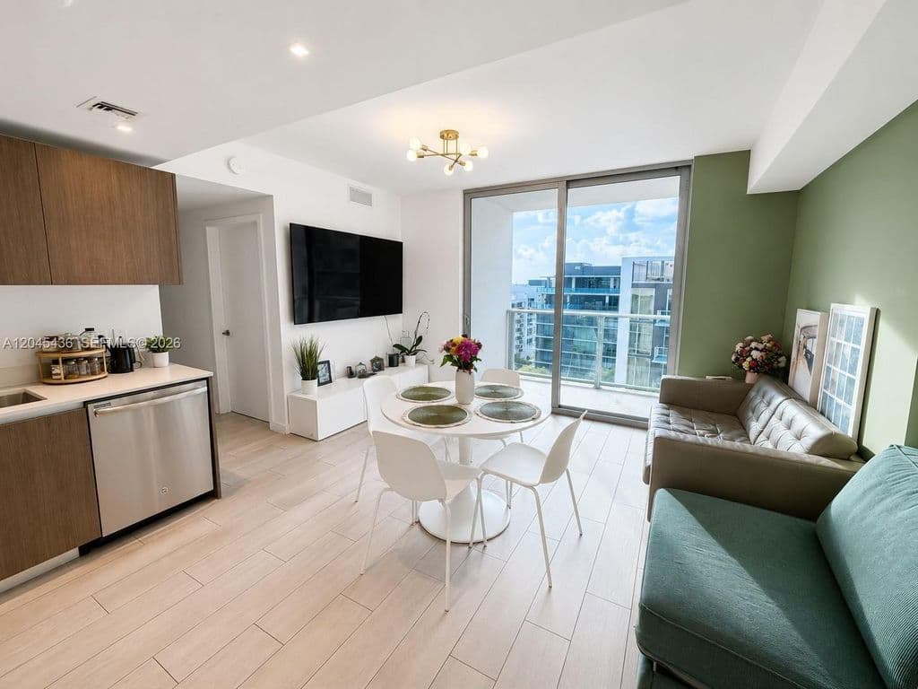 2-bedroom Condo — 1600 SW 1st Ave APT 906