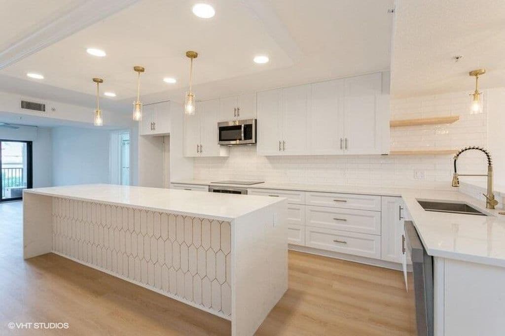 2+1 Condo — 601 SEAFARER Circle #101