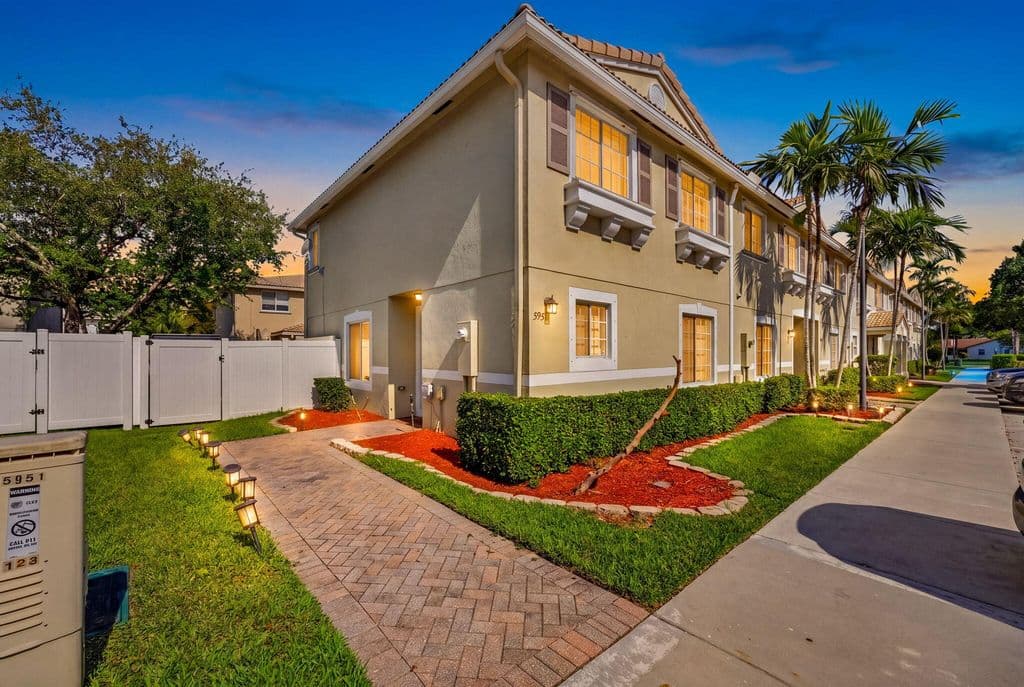 3+1 Mülk — 5951 Manchester Way