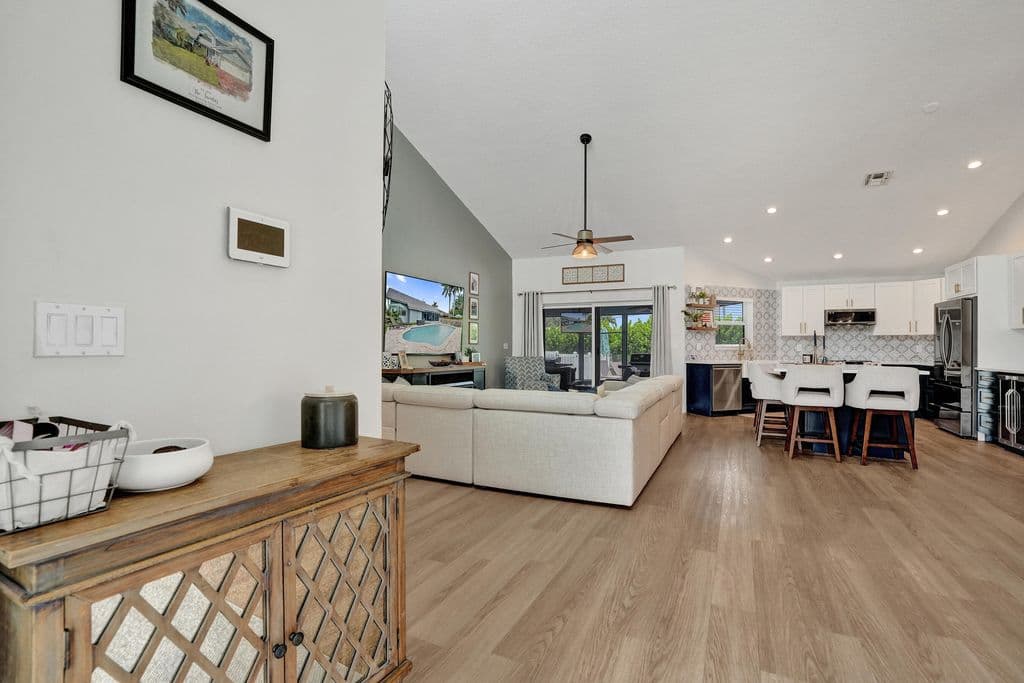 3-bedroom Single-Family Home — 1711 W Oak Knoll Circle