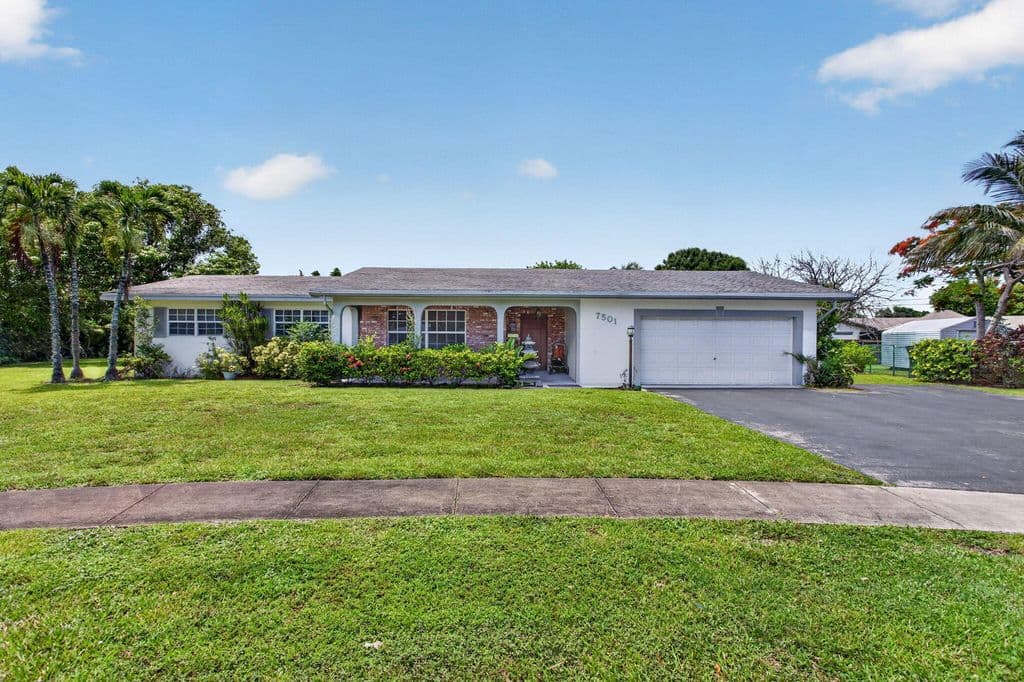4+1 Müstakil ev — 7501 NW 6th Street