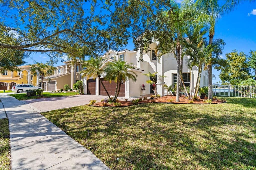 5-bedroom Single-Family Home — 15341 SW 20th St