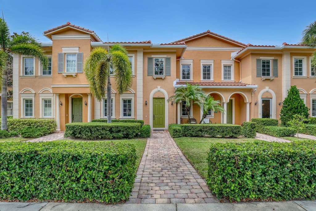 3+1 Mülk — 563 DAKOTA Drive