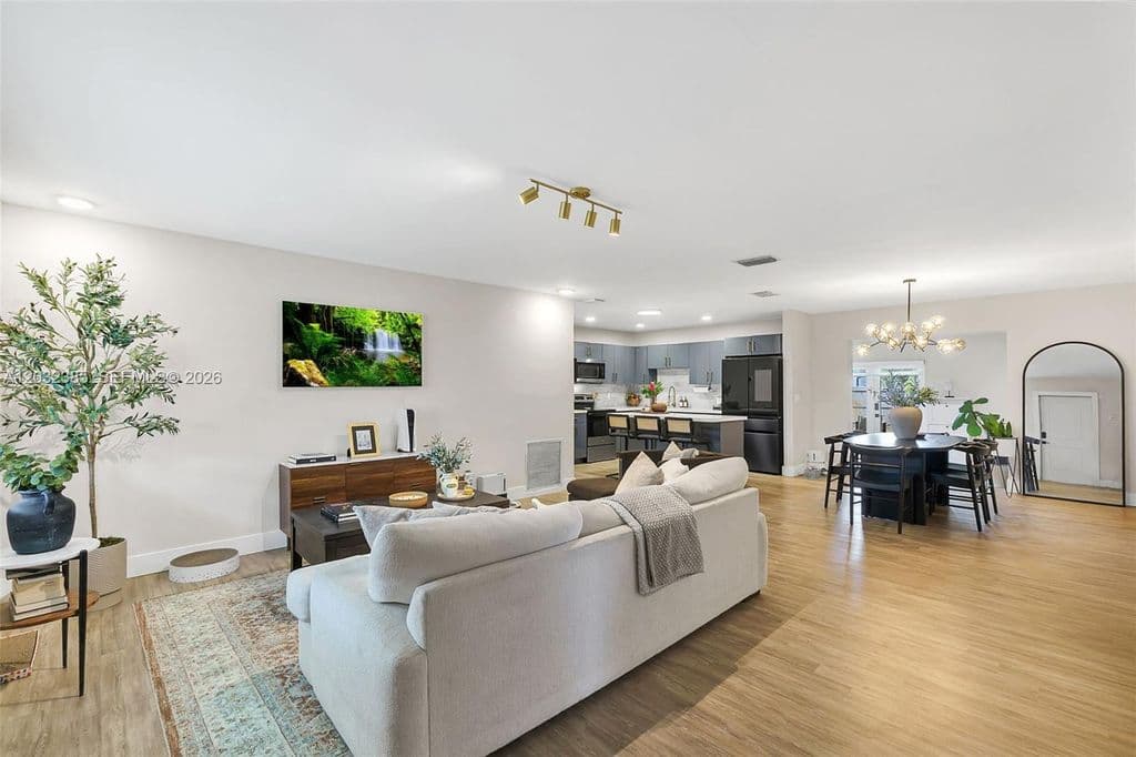3+1 Müstakil ev — 4621 Johnson St