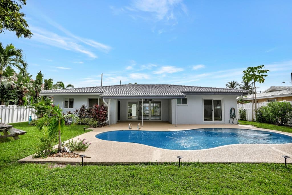 2-bedroom Single-Family Home — 421 SE 5 Terrace