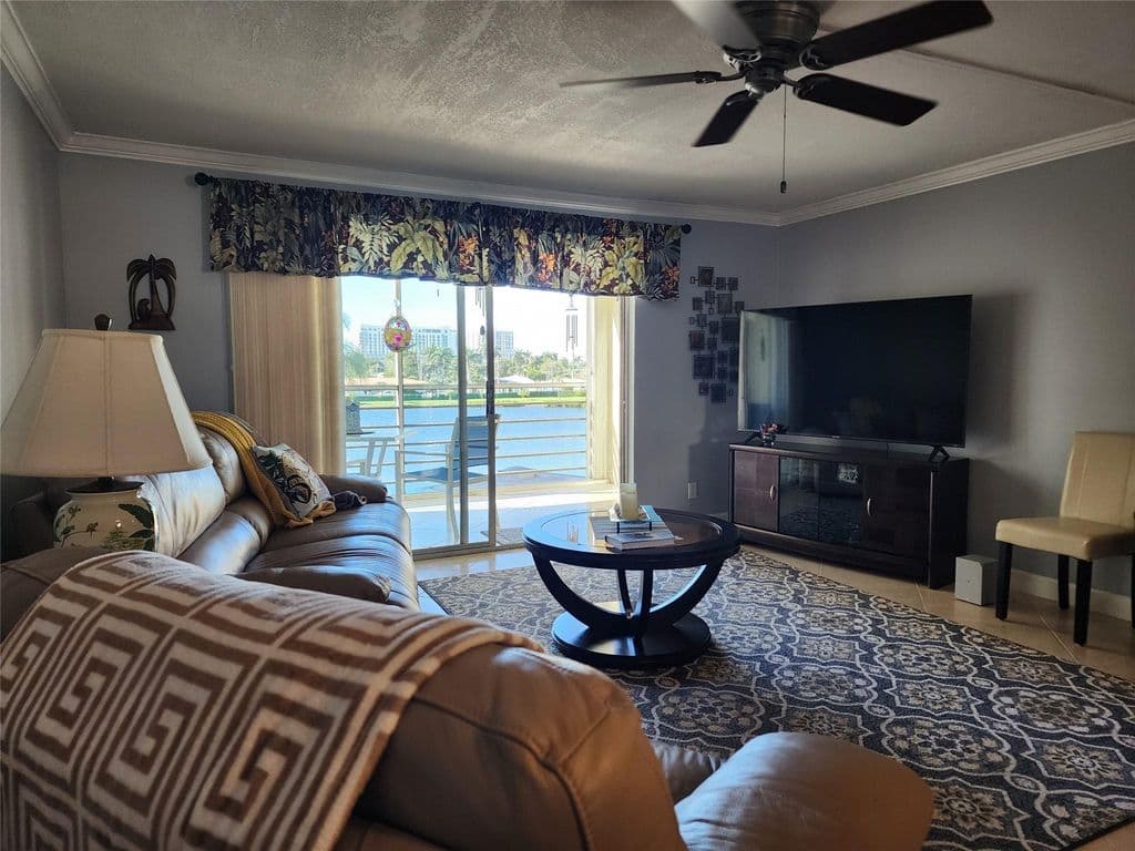 2+1 Condo — 321 SE 3rd Street #302