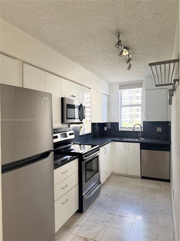 2+1 Condo — 770 Claughton Island Dr APT 601