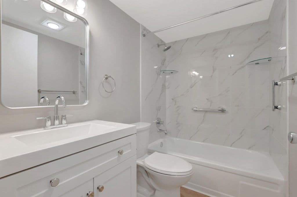 2-bedroom Condo — 296 FANSHAW H