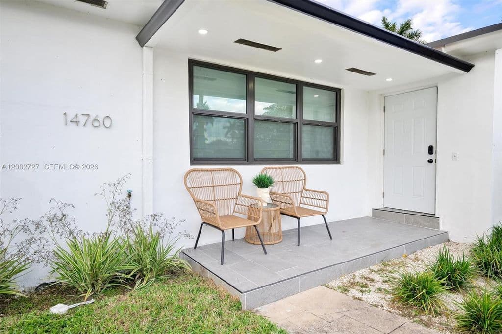 6-bedroom Single-Family Home — 14760 S Spur Dr
