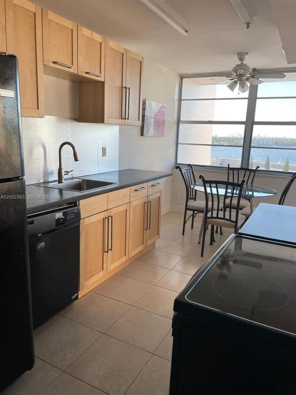 3-bedroom Condo — 18021 Biscayne Blvd APT 1701