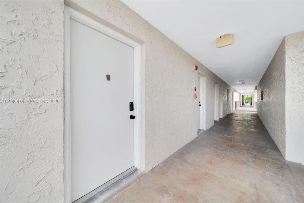 1+1 Condo — 6900 N Kendall Dr APT A303