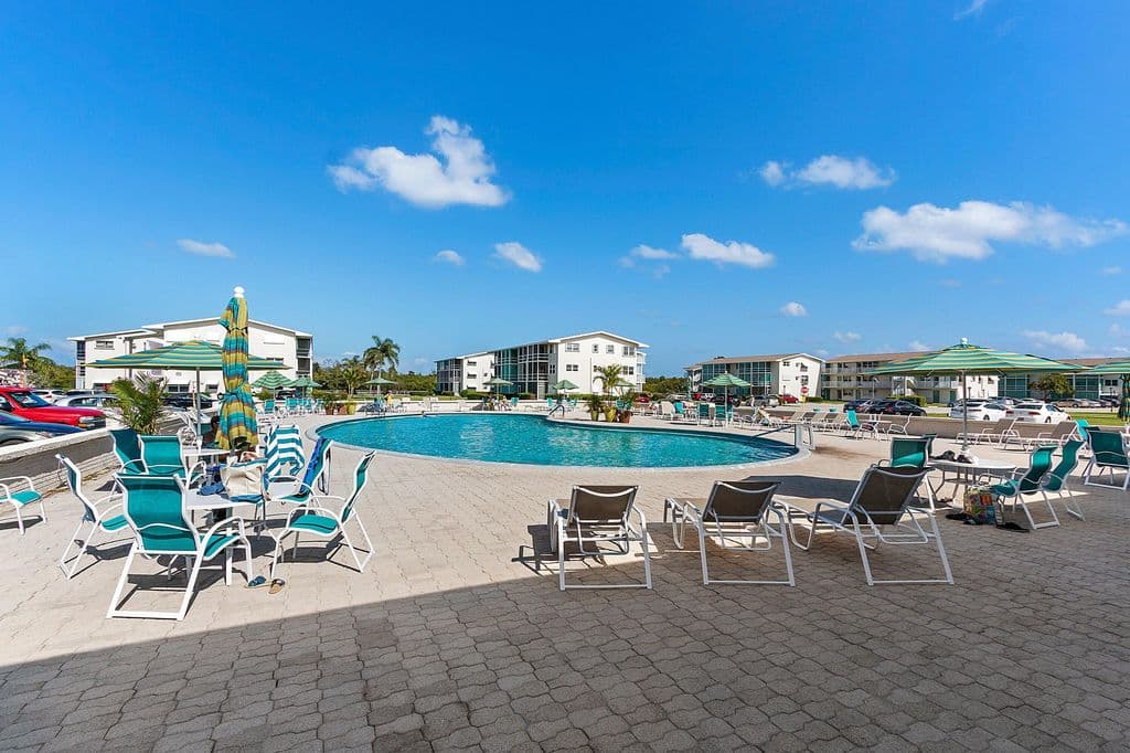 1+1 Condo — 150 Horizon Street E