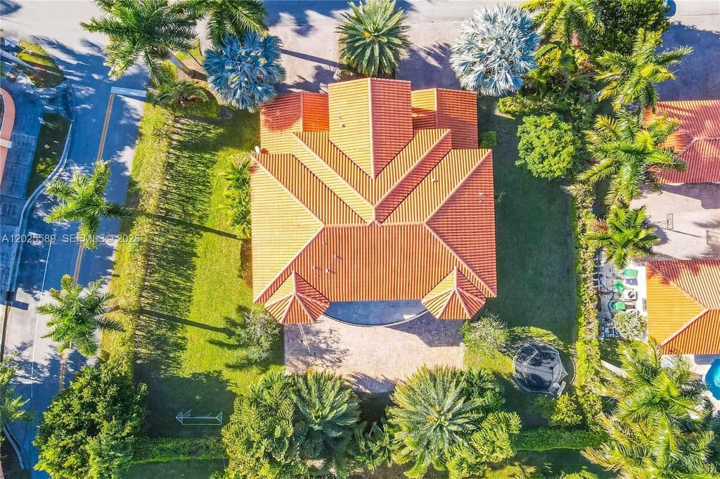6+1 Müstakil ev — 19529 SW 80th Ct
