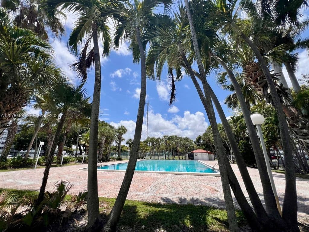 1-bedroom Condo — 700 NW 214th St APT 411