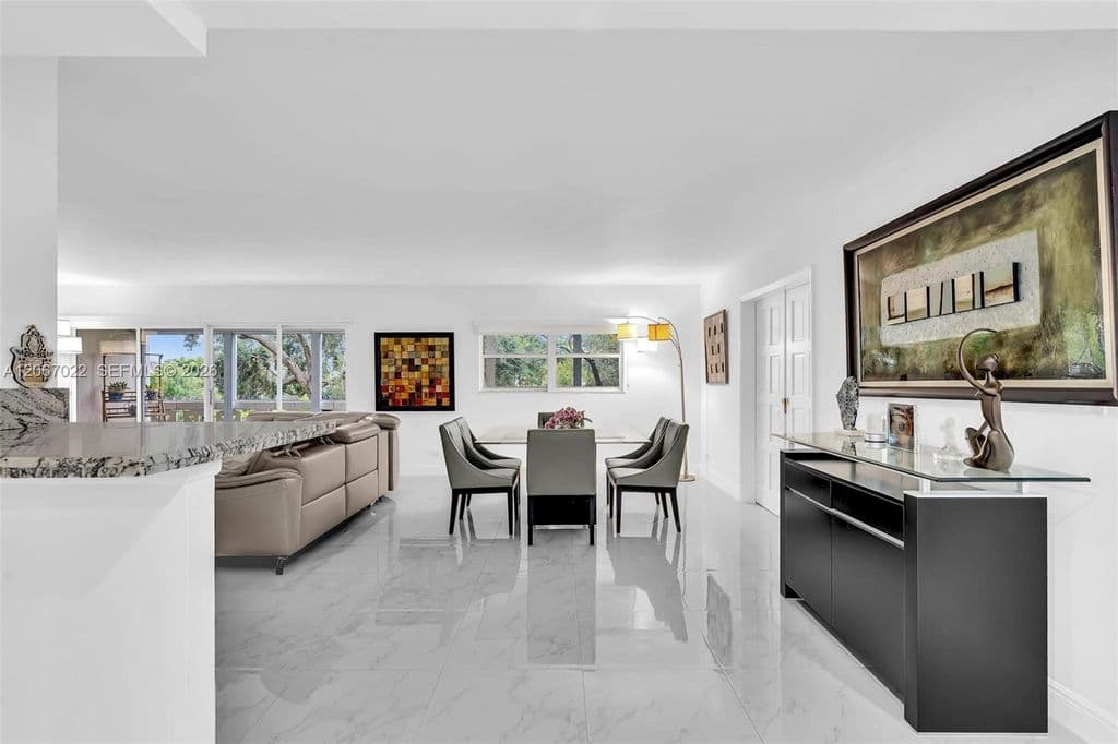 3+1 Condo — 800 NE 195th St APT 220