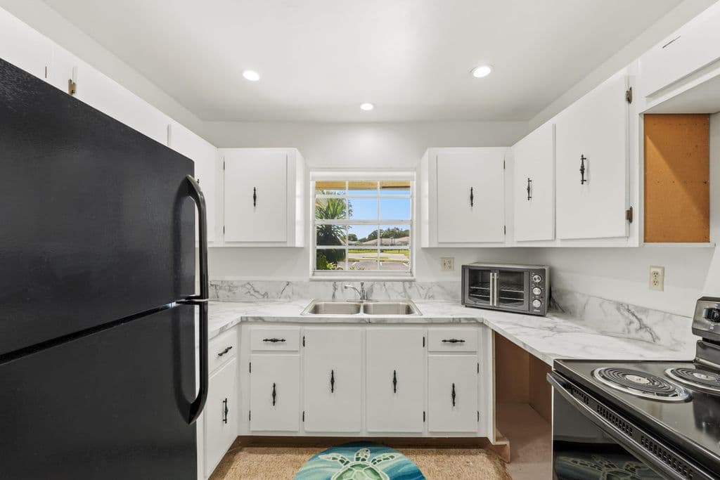 2-bedroom Condo — 5042 LAKEFRONT Boulevard #A