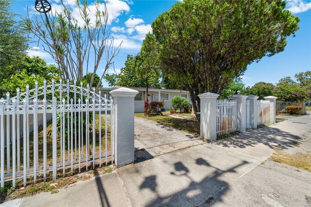 3+1 Müstakil ev — 3035 NW 83rd St