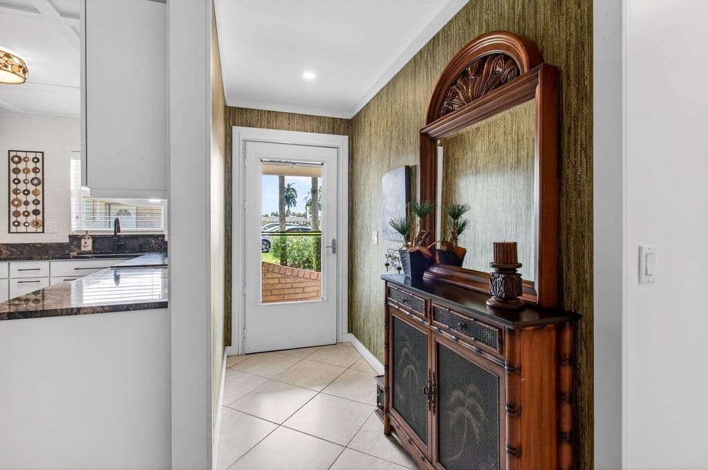 2+1 Condo — 2533 Dudley Dr Unit E