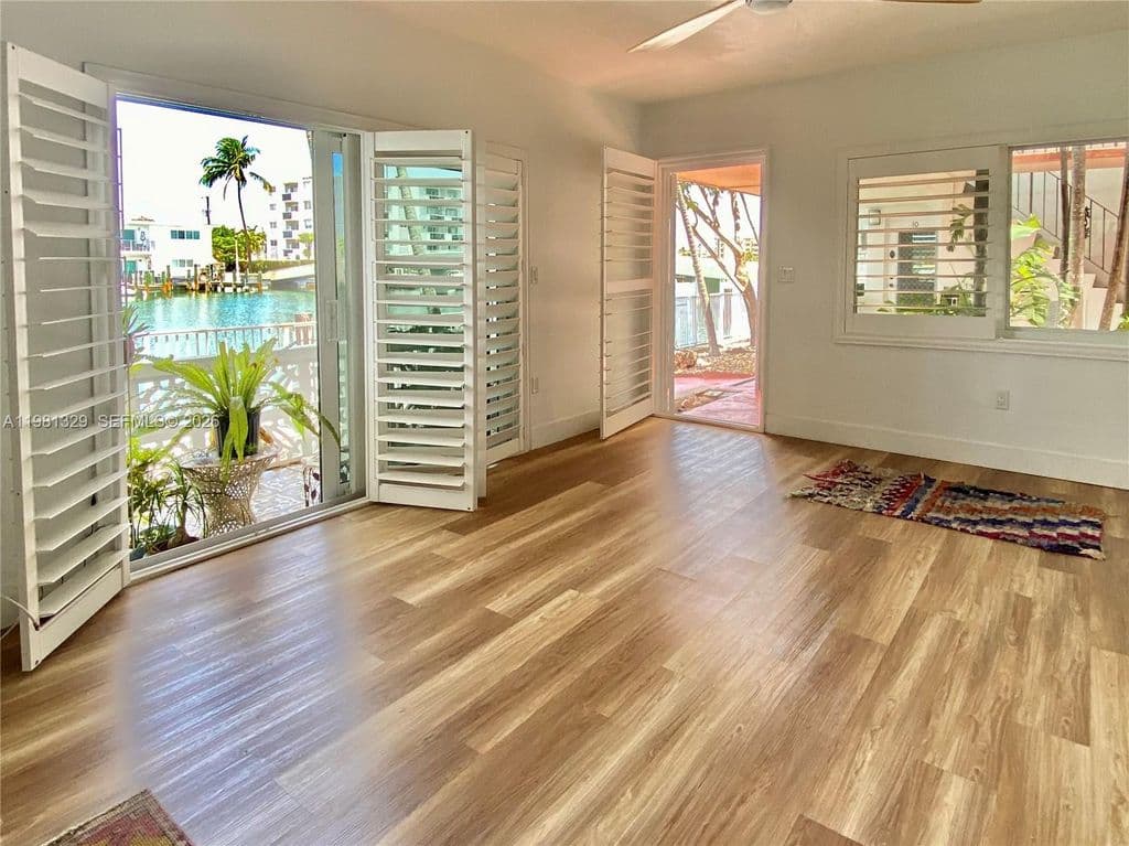 2+1 Condo — 8040 Tatum Waterway Dr APT 5