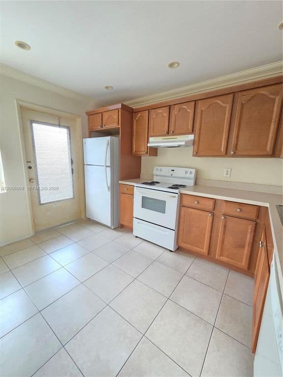 2-bedroom Condo — 1000 NE 14th Ave APT 210