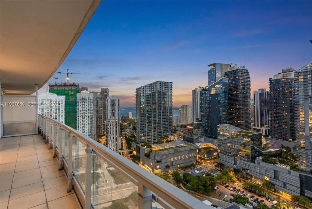 2+1 Condo — 92 SW 3rd St APT 3804
