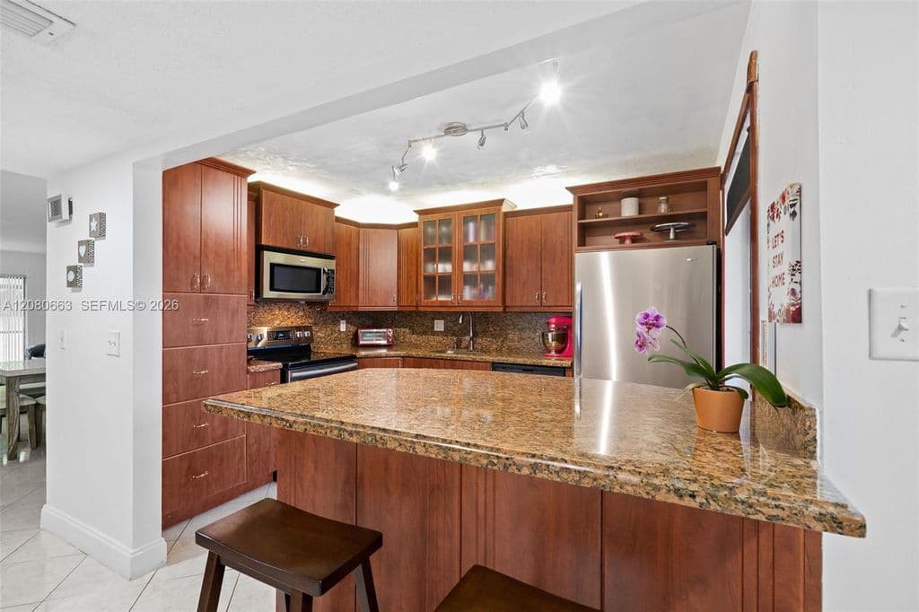 2-bedroom Condo — 197 Lakeview Dr APT 102