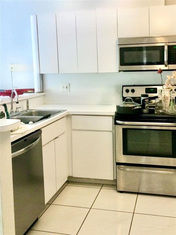 4+1 Müstakil ev — 18003 SW 138th Ct