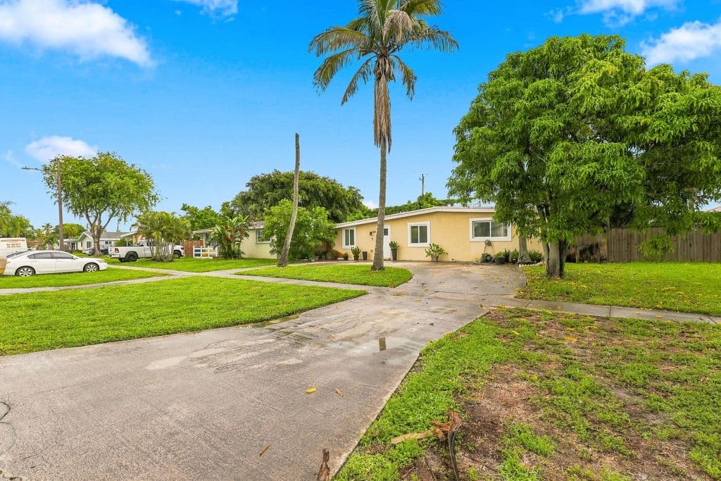 3+1 Müstakil ev — 730 GARDENIA Drive