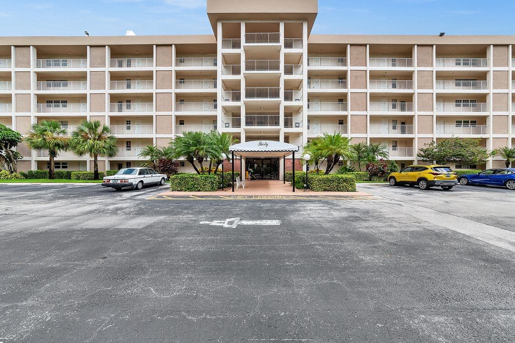 1+1 Condo — 2851 S Palm Aire Drive #405