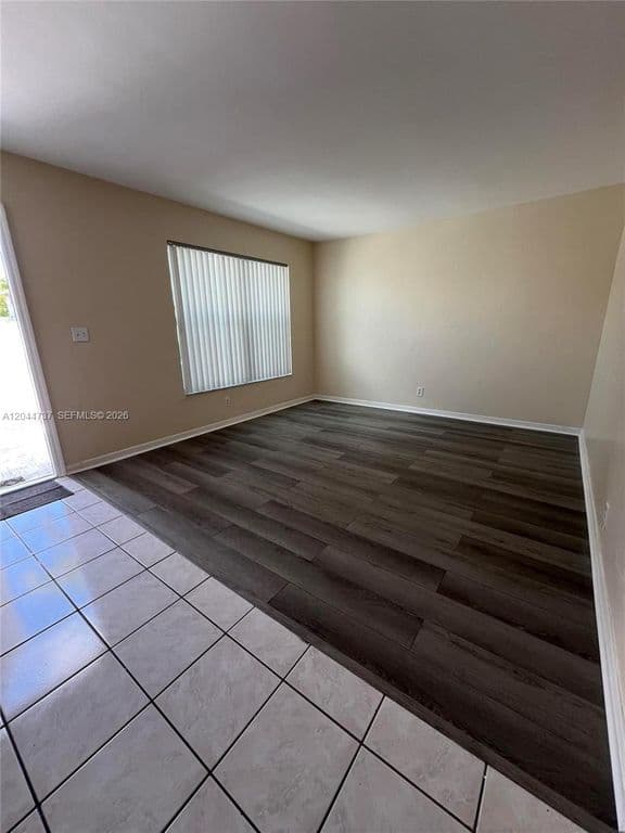 3+1 Mülk — 3745 SW 59th Ave #124