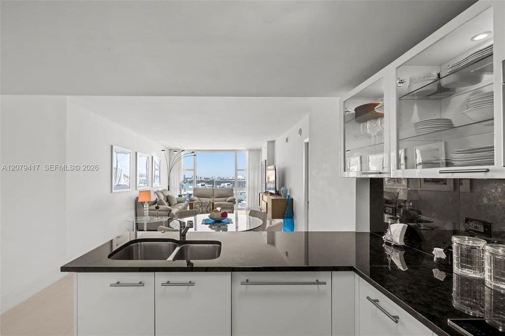 1+1 Condo — 6801 Collins Ave #1401