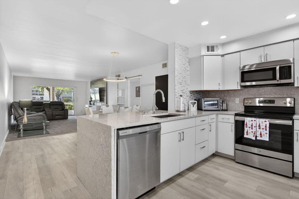 2-bedroom Condo — 3201 Portofino Pt #F1